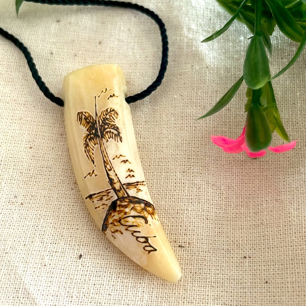 Cuba Souvenir Adjustable Black Cord Necklace Engraved Palm Tree Tooth Pendant